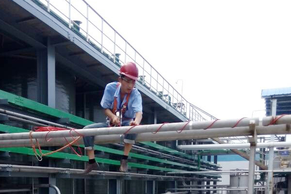 吉華化工集團恒功率電正能量入口管道保溫工程